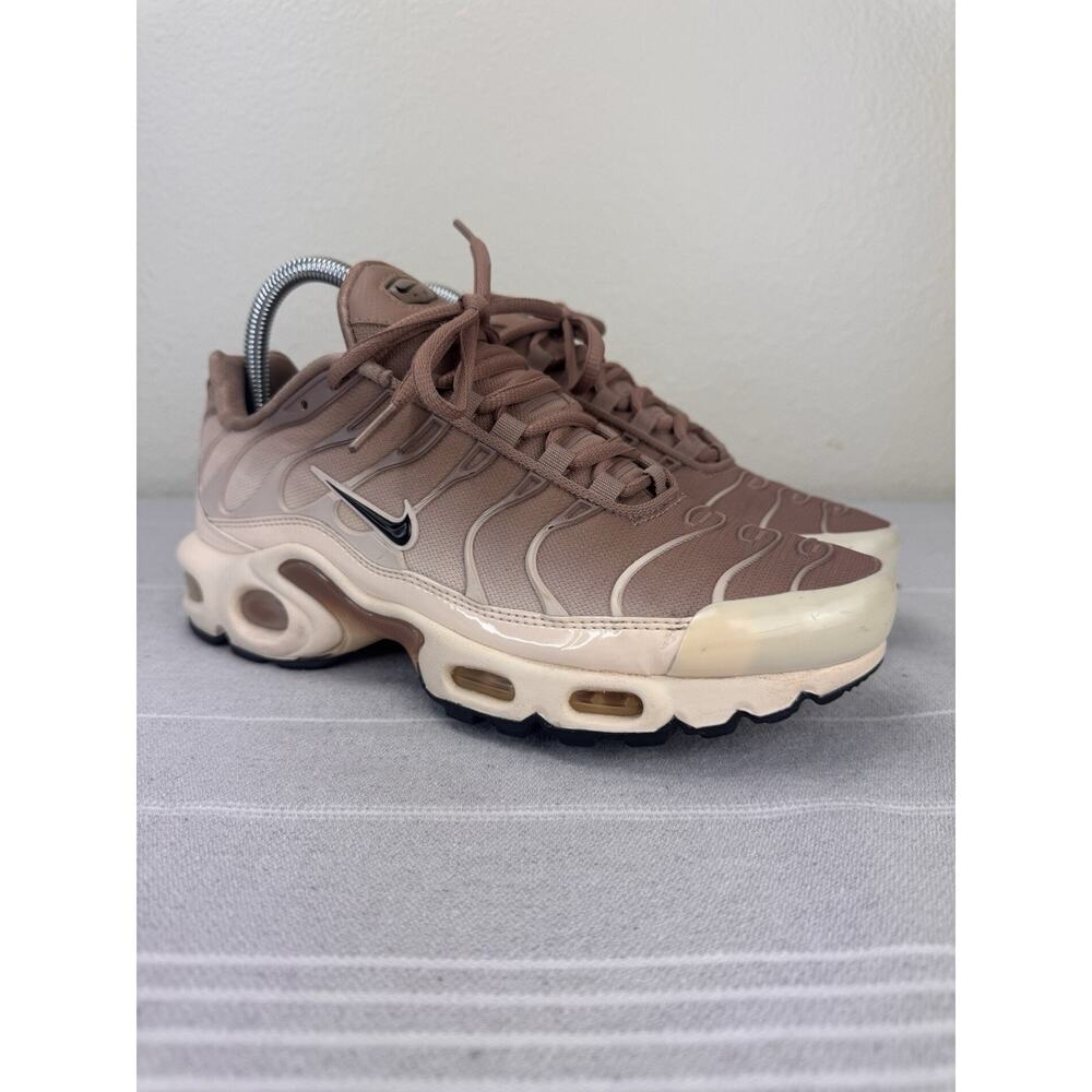 Nike Air Max Plus Lace Up Athletic Sneakers Guava Ice Black Desert Dust 7.5